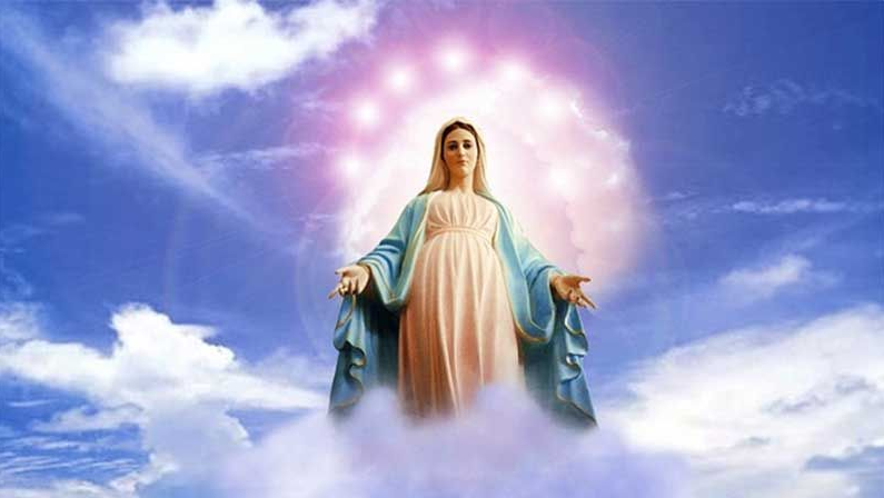 Virgen María en elcielo.