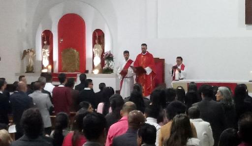 Eucaristía para Confirmación de jóvenes