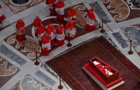 Papa francisco ataúd